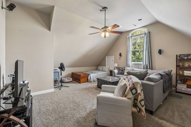 405 Lake Pointe Dr, Clarksville, TN 37043