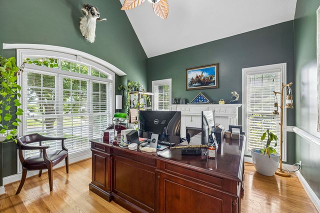 405 Lake Pointe Dr, Clarksville, TN 37043