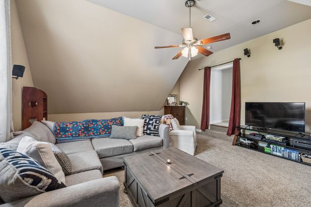 405 Lake Pointe Dr, Clarksville, TN 37043