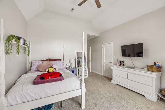 405 Lake Pointe Dr, Clarksville, TN 37043