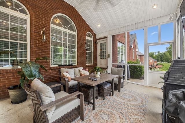 405 Lake Pointe Dr, Clarksville, TN 37043