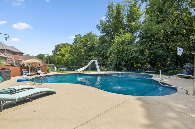 405 Lake Pointe Dr, Clarksville, TN 37043