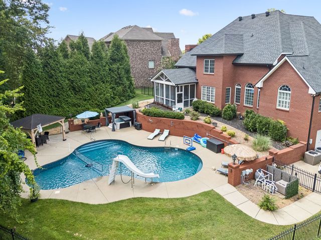 405 Lake Pointe Dr, Clarksville, TN 37043