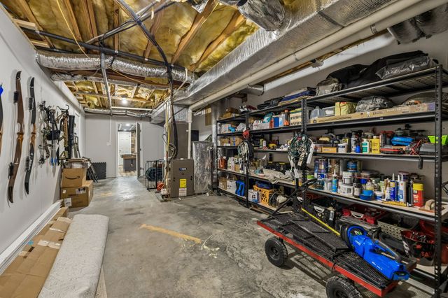 405 Lake Pointe Dr, Clarksville, TN 37043