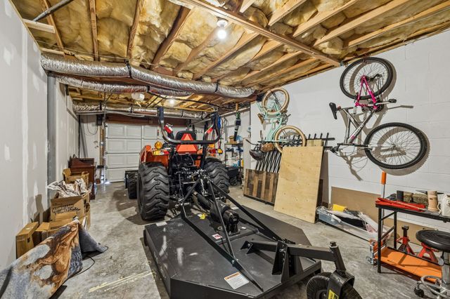405 Lake Pointe Dr, Clarksville, TN 37043