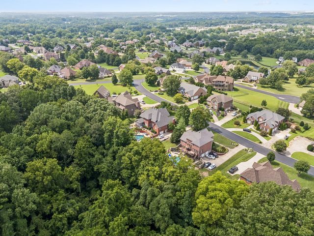 405 Lake Pointe Dr, Clarksville, TN 37043
