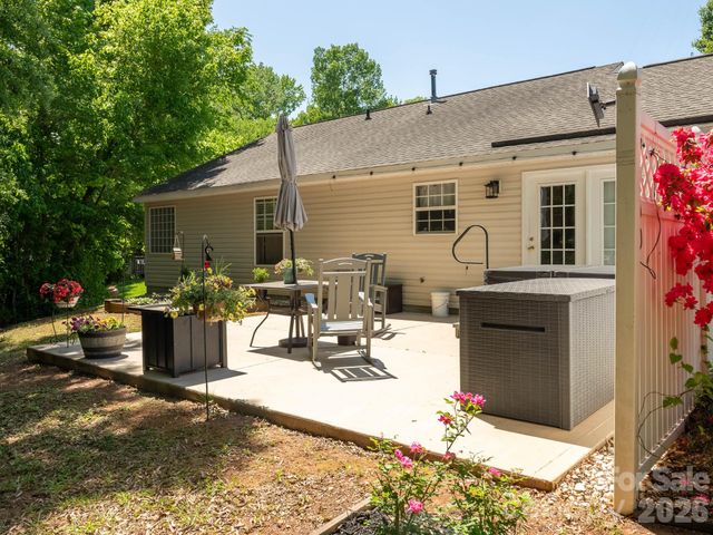 8110 Slickrock Circle, Charlotte, NC 28215