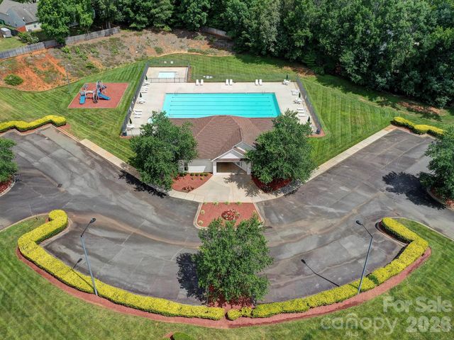8110 Slickrock Circle, Charlotte, NC 28215