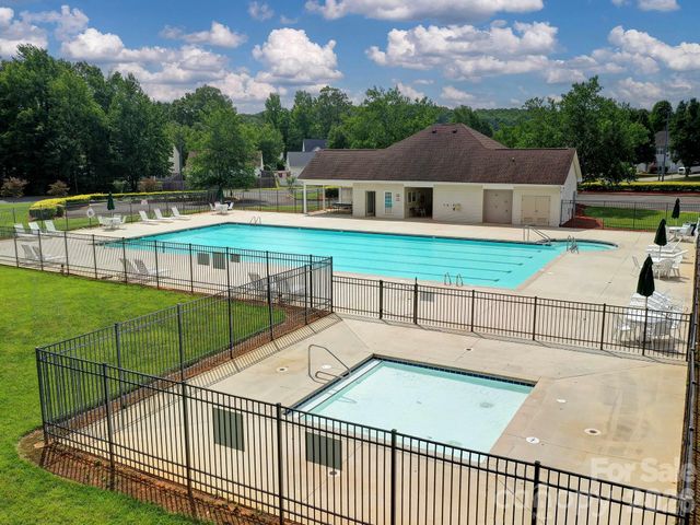 8110 Slickrock Circle, Charlotte, NC 28215