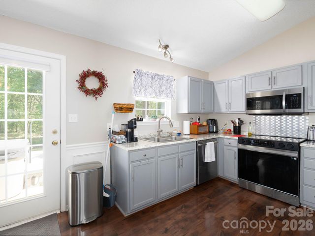 8110 Slickrock Circle, Charlotte, NC 28215