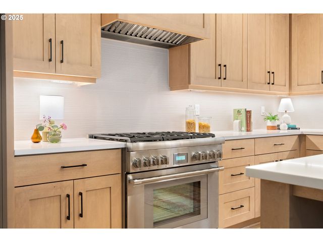 2803 Nw 114TH Ter, Portland, OR 97229