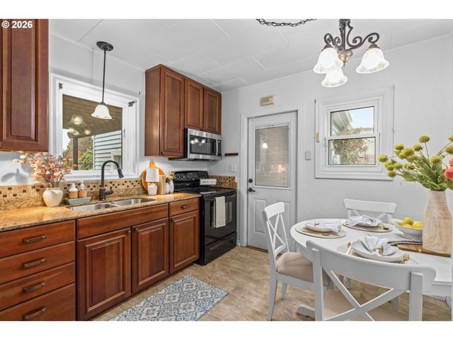 1360 TAFT St, Eugene, OR 97402