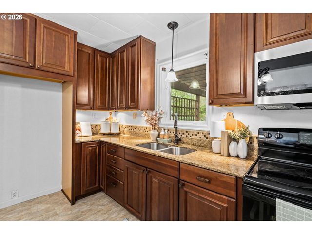 1360 TAFT St, Eugene, OR 97402