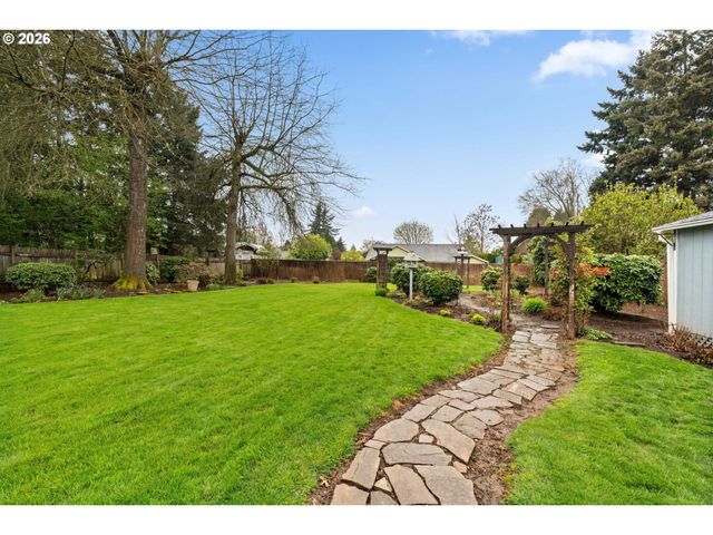 1360 TAFT St, Eugene, OR 97402