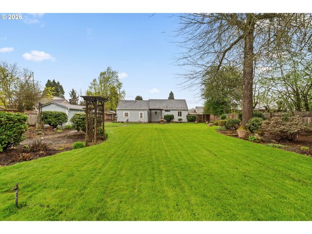 1360 TAFT St, Eugene, OR 97402