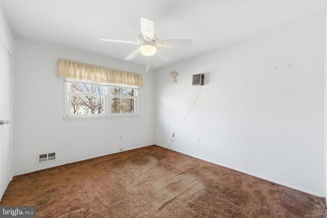 10 HAWTHORNE LN, East Windsor, NJ 08520