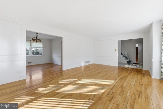 10 HAWTHORNE LN, East Windsor, NJ 08520