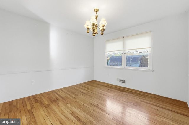 10 HAWTHORNE LN, East Windsor, NJ 08520