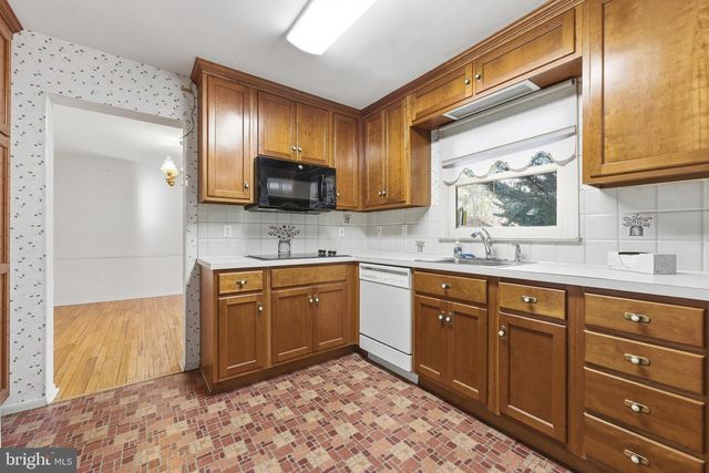 10 HAWTHORNE LN, East Windsor, NJ 08520