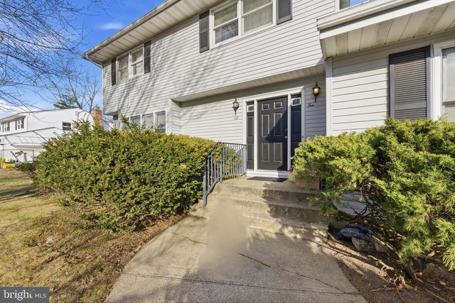 10 HAWTHORNE LN, East Windsor, NJ 08520