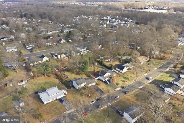 10 HAWTHORNE LN, East Windsor, NJ 08520