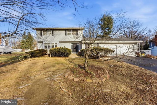 10 HAWTHORNE LN, East Windsor, NJ 08520