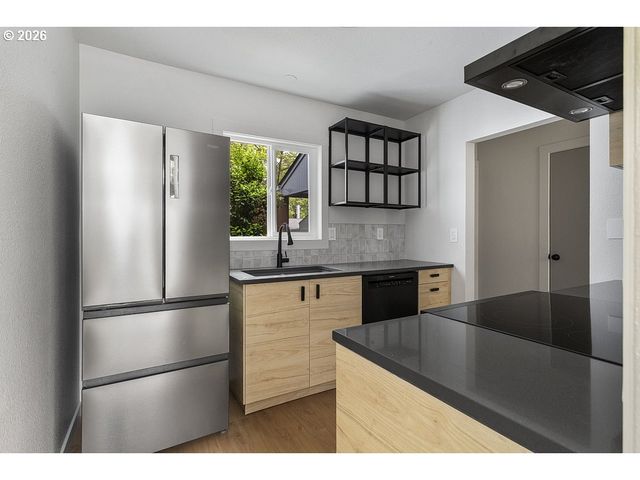 17766 Nw LAKEWAY Ct, Beaverton, OR 97006