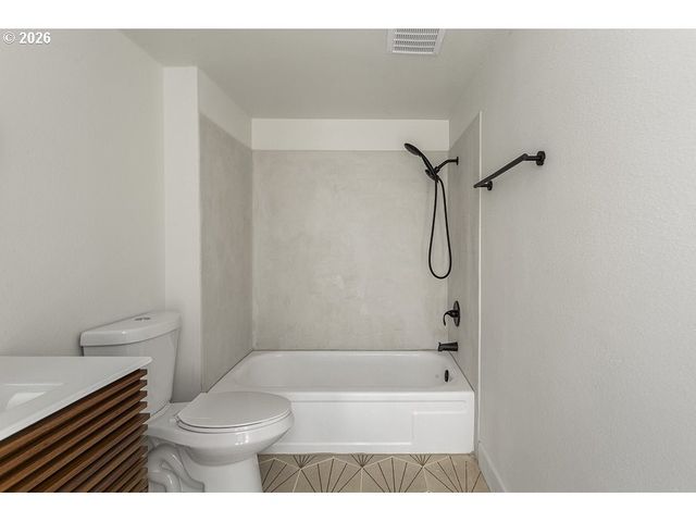 17766 Nw LAKEWAY Ct, Beaverton, OR 97006