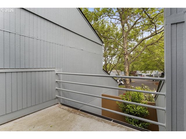 17766 Nw LAKEWAY Ct, Beaverton, OR 97006