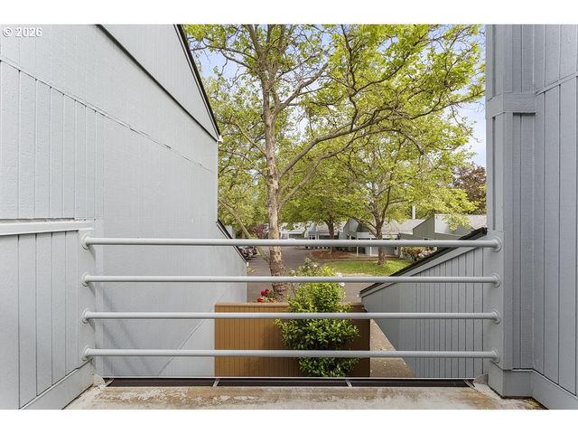 17766 Nw LAKEWAY Ct, Beaverton, OR 97006