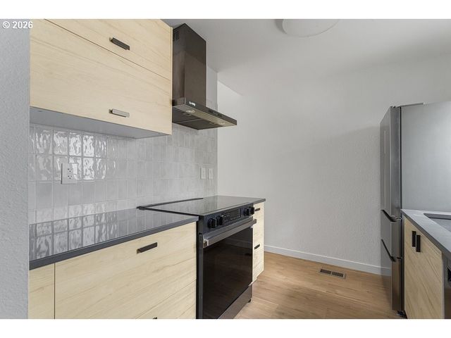 17766 Nw LAKEWAY Ct, Beaverton, OR 97006