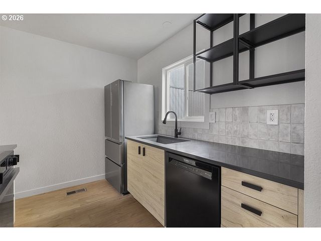 17766 Nw LAKEWAY Ct, Beaverton, OR 97006