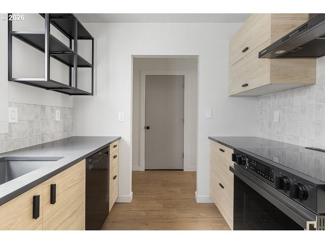 17766 Nw LAKEWAY Ct, Beaverton, OR 97006