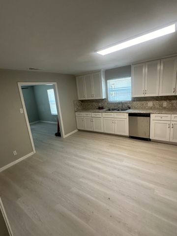 2923 Carpenter Avenue, Dallas, TX 75215