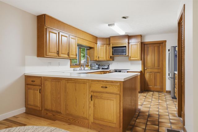 17 Spring Hill Road, Mont Vernon, NH 03057