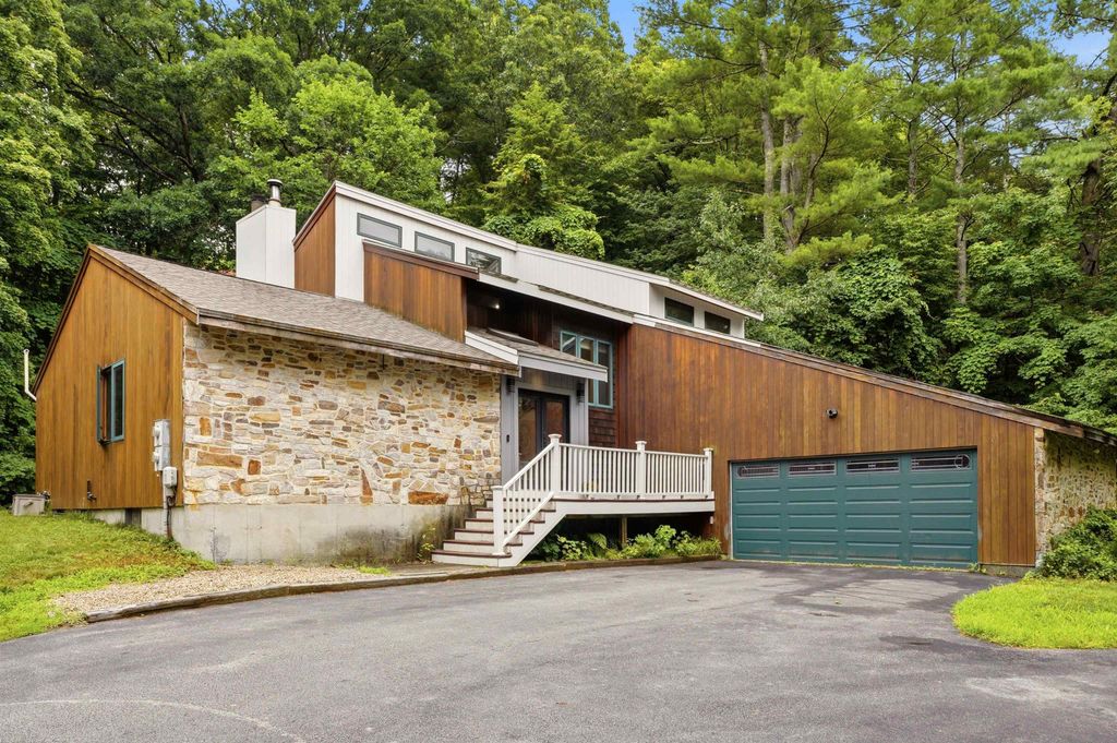 17 Spring Hill Road, Mont Vernon, NH 03057