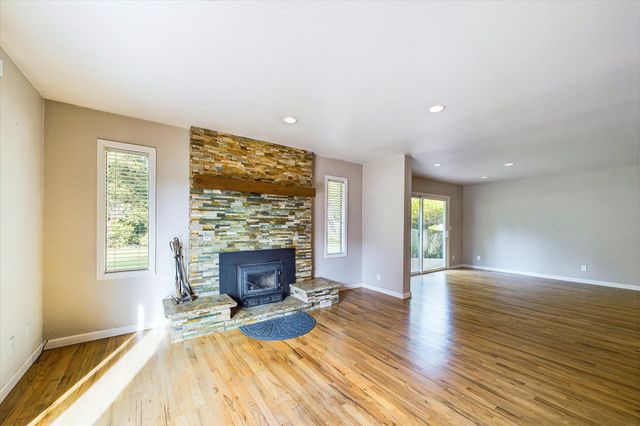 830 Holman Way, Fortuna, CA 95540