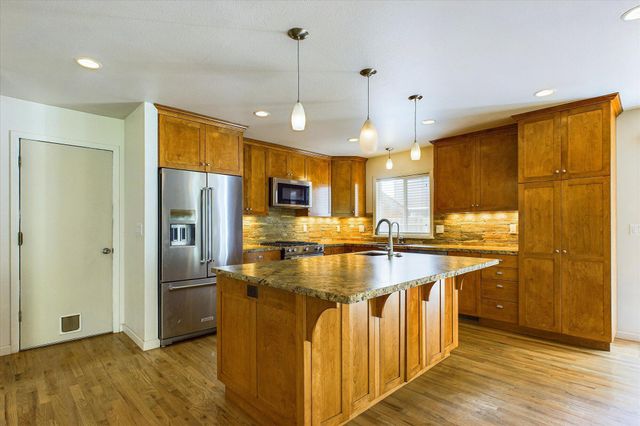 830 Holman Way, Fortuna, CA 95540