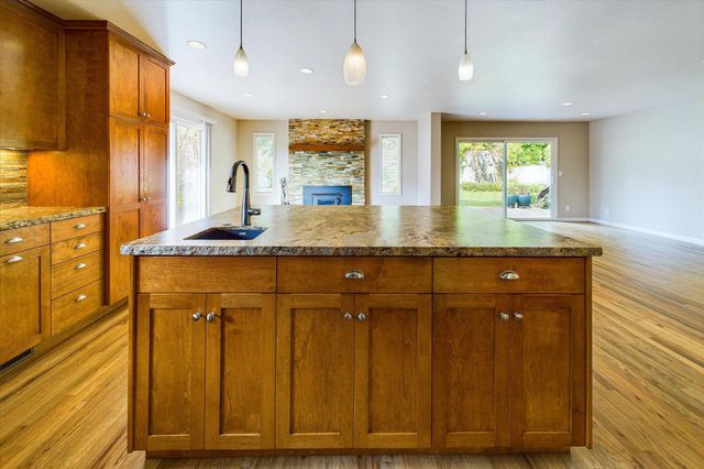 830 Holman Way, Fortuna, CA 95540