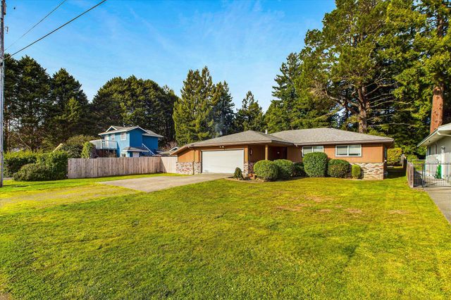 830 Holman Way, Fortuna, CA 95540