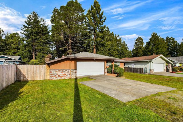 830 Holman Way, Fortuna, CA 95540