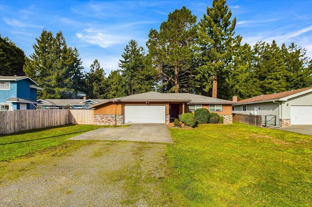 830 Holman Way, Fortuna, CA 95540