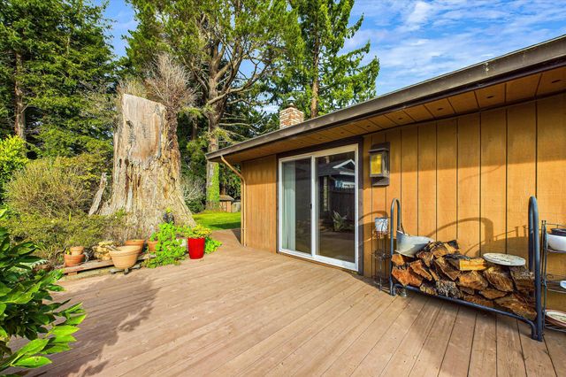 830 Holman Way, Fortuna, CA 95540