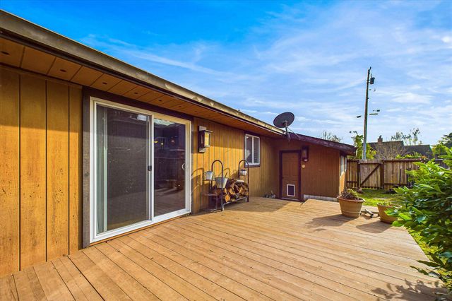 830 Holman Way, Fortuna, CA 95540