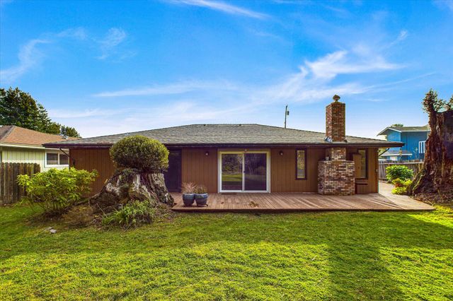 830 Holman Way, Fortuna, CA 95540