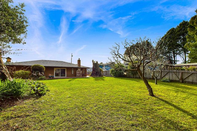 830 Holman Way, Fortuna, CA 95540