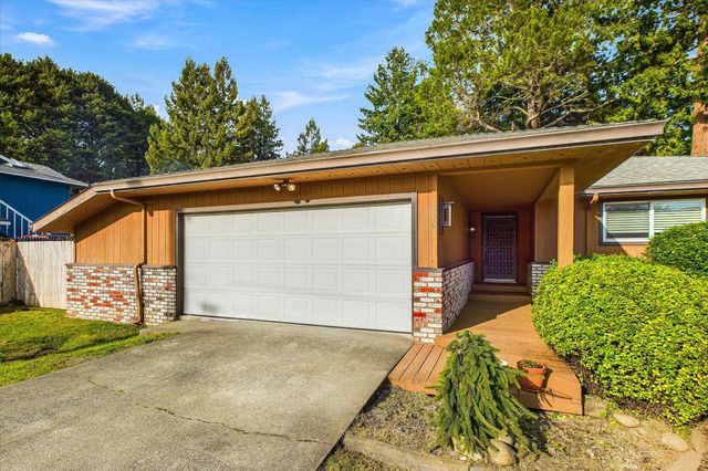 830 Holman Way, Fortuna, CA 95540