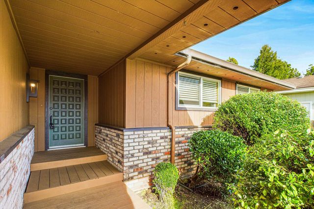 830 Holman Way, Fortuna, CA 95540