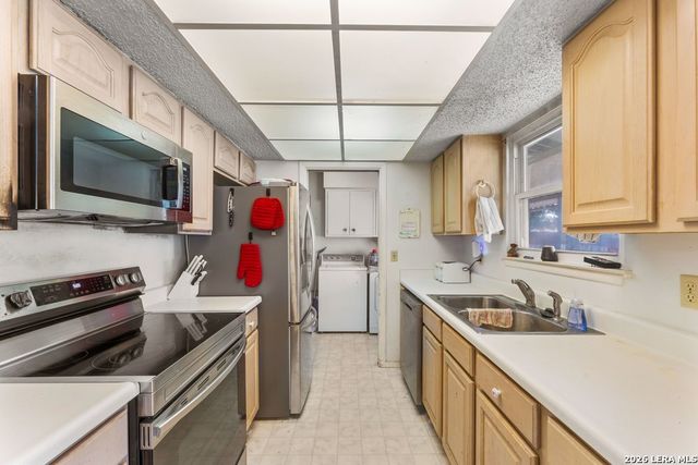 6823 S Whitland, San Antonio, TX 78239