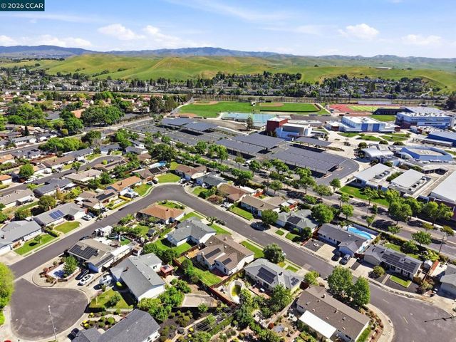 7286 Sheffield Ln, Dublin, CA 94568